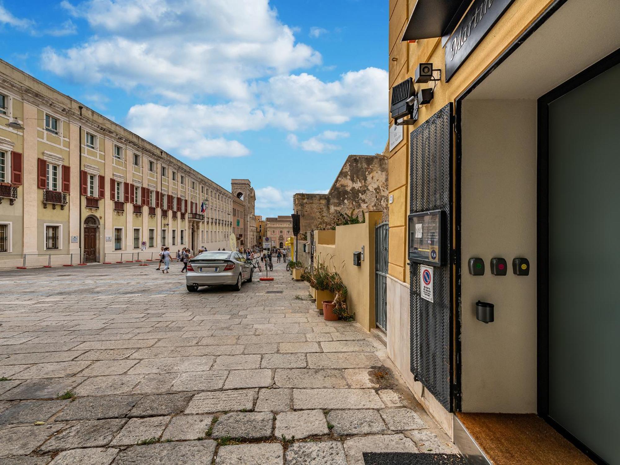 Suite Martini Al Castello Каляри Екстериор снимка
