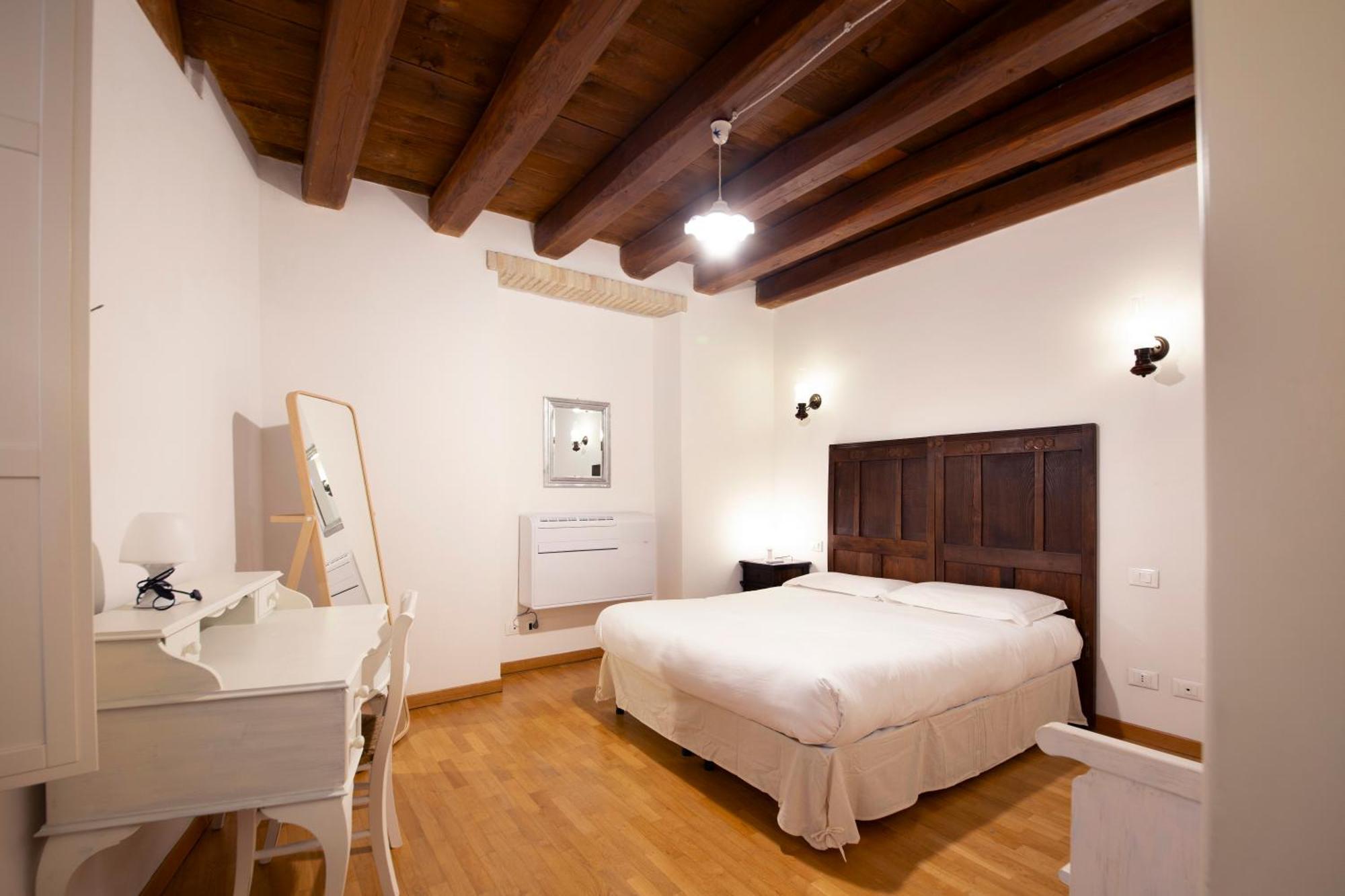 Suite Martini Al Castello Каляри Екстериор снимка