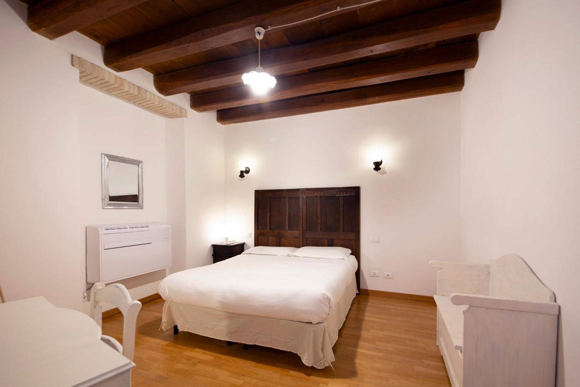 Suite Martini Al Castello Каляри Екстериор снимка