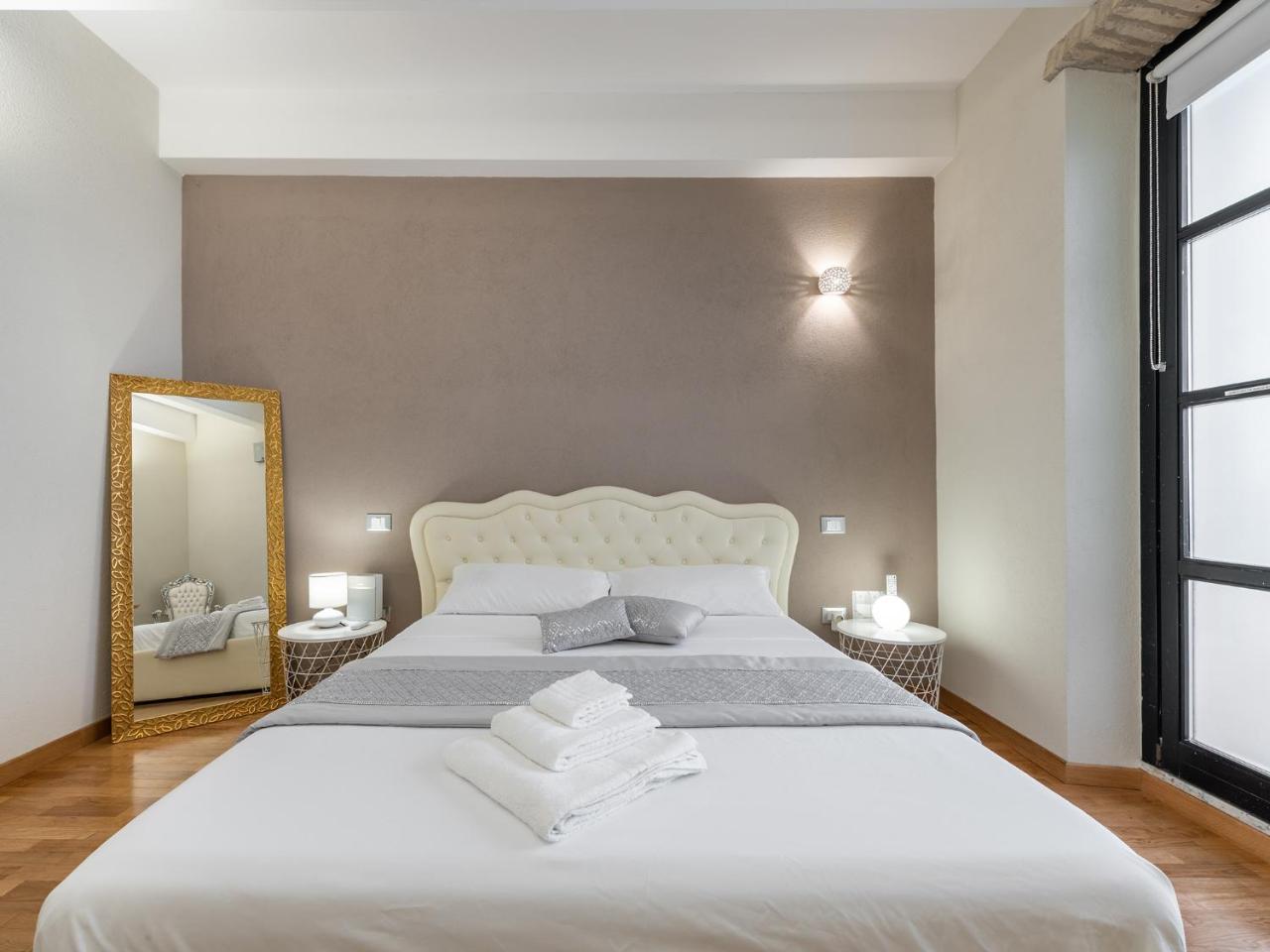 Suite Martini Al Castello Каляри Екстериор снимка